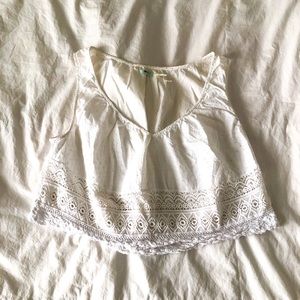 UO EMBROIDERED BOXY CROP SHIRT